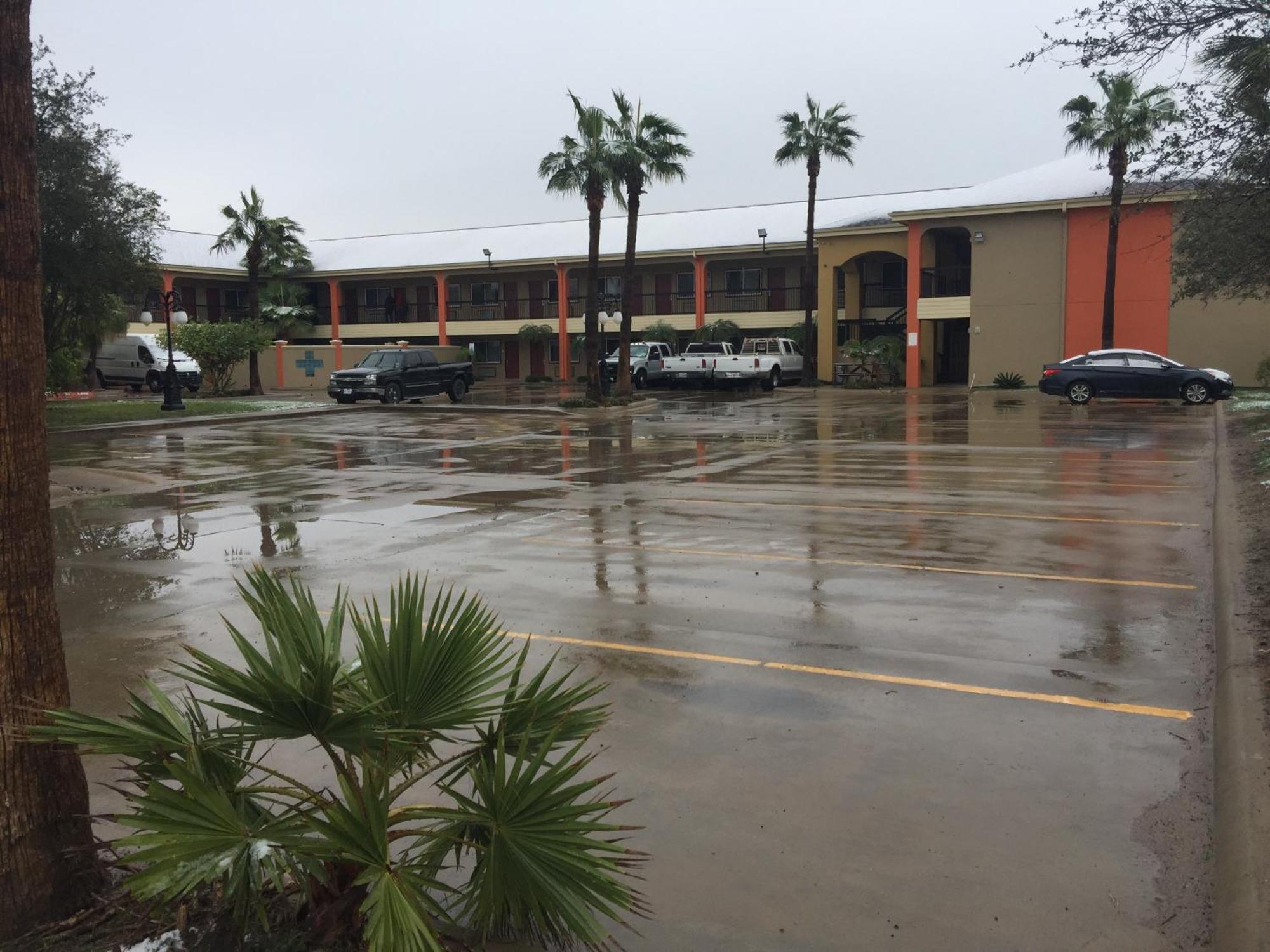 Texas Inn And Suites City Center At University Dr. Edinburg Exterior foto
