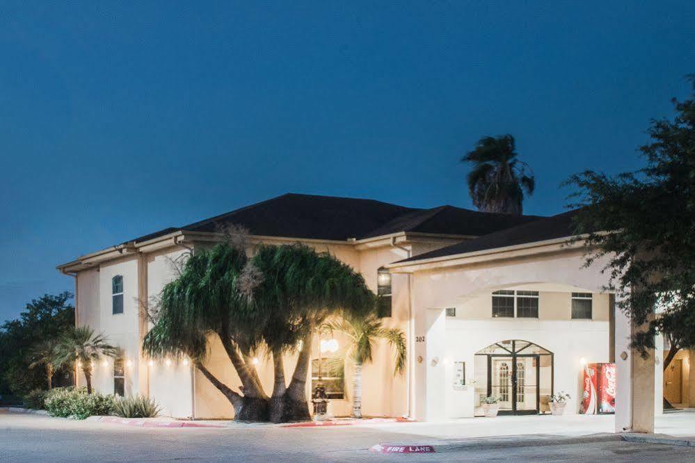 Texas Inn And Suites City Center At University Dr. Edinburg Exterior foto